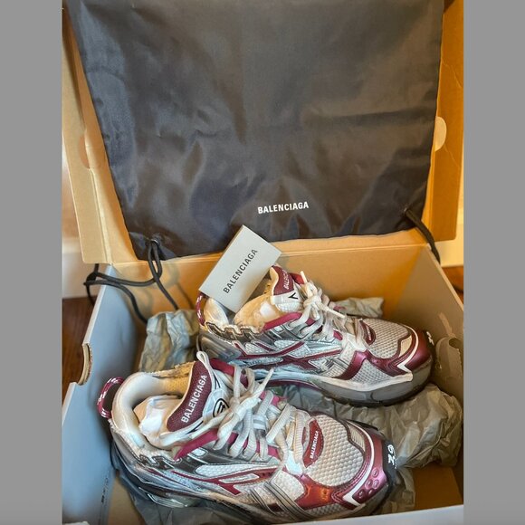 Balenciaga Runner Sneaker Burgundy and White Size:39 - Picture 1 of 15